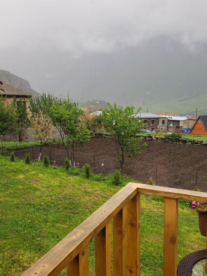 Pine Chalet Kazbegi Exterior photo