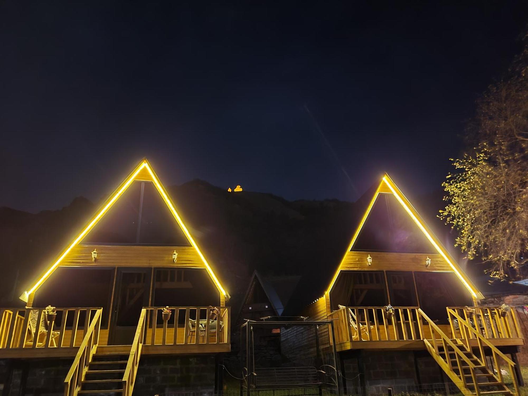 Pine Chalet Kazbegi Exterior photo